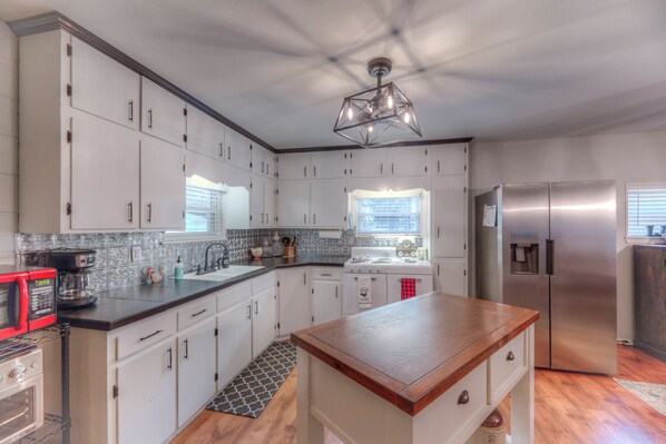 Fridge, microwave, oven, stovetop