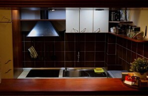Fridge, microwave, oven, stovetop - Hajduk Veljko Apartment (Beograd)