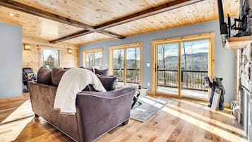 Smart-TV, peis, videospill og fotballspill