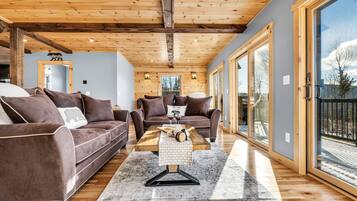 TV connectée, cheminée, jeux vidéo, baby-foot