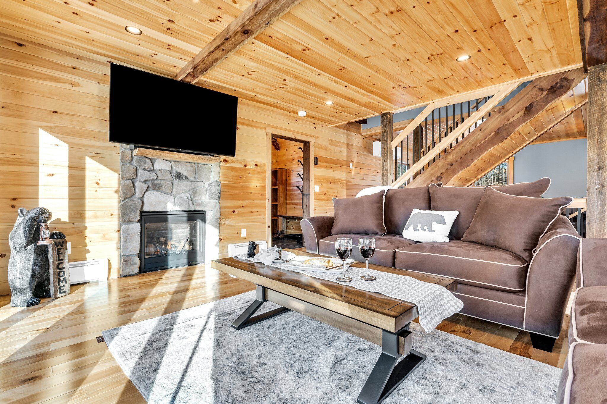 Téléviseur connecté, foyer, jeux vidéo, table de baby-foot