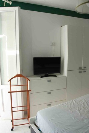 4 chambres, fer et planche à repasser, Wi-Fi, draps fournis