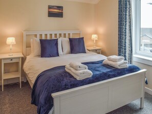 2 bedrooms, free WiFi, bed sheets - 2 bedroom accommodation in Girvan (Girvan)