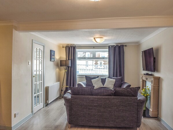 Living area - 2 bedroom accommodation in Girvan (Girvan)