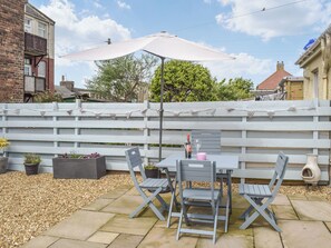 Outdoor dining - 2 bedroom accommodation in Girvan (Girvan)