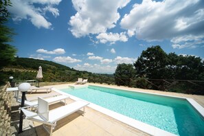 Pool - CHARMING FLAT IN A LOVELY HILLTOP VILLA WITH POOL (Umbria)