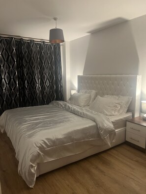 2 bedrooms, iron/ironing board, WiFi, bed sheets - Heart of B1 Luxury Family- Cozy Heaven. Secure Parking- Quiet City Home  (Birmingham)
