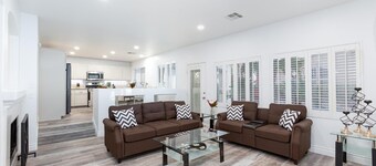 Luxury Modern Home - Near Las Vegas Strip! 