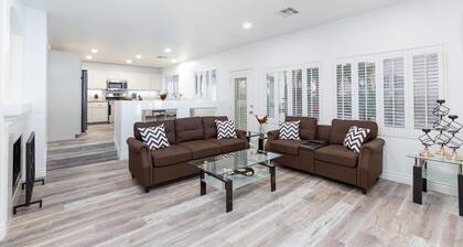 Luxury Modern Home - Near Las Vegas Strip!