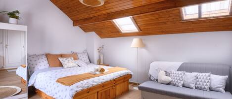 1 bedroom, iron/ironing board, WiFi, bed sheets