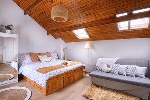 1 slaapkamer, een strijkplank/strijkijzer, wifi, beddengoed
