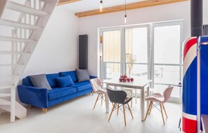 TV - Amazing home in Taszów with sauna (Taszów)