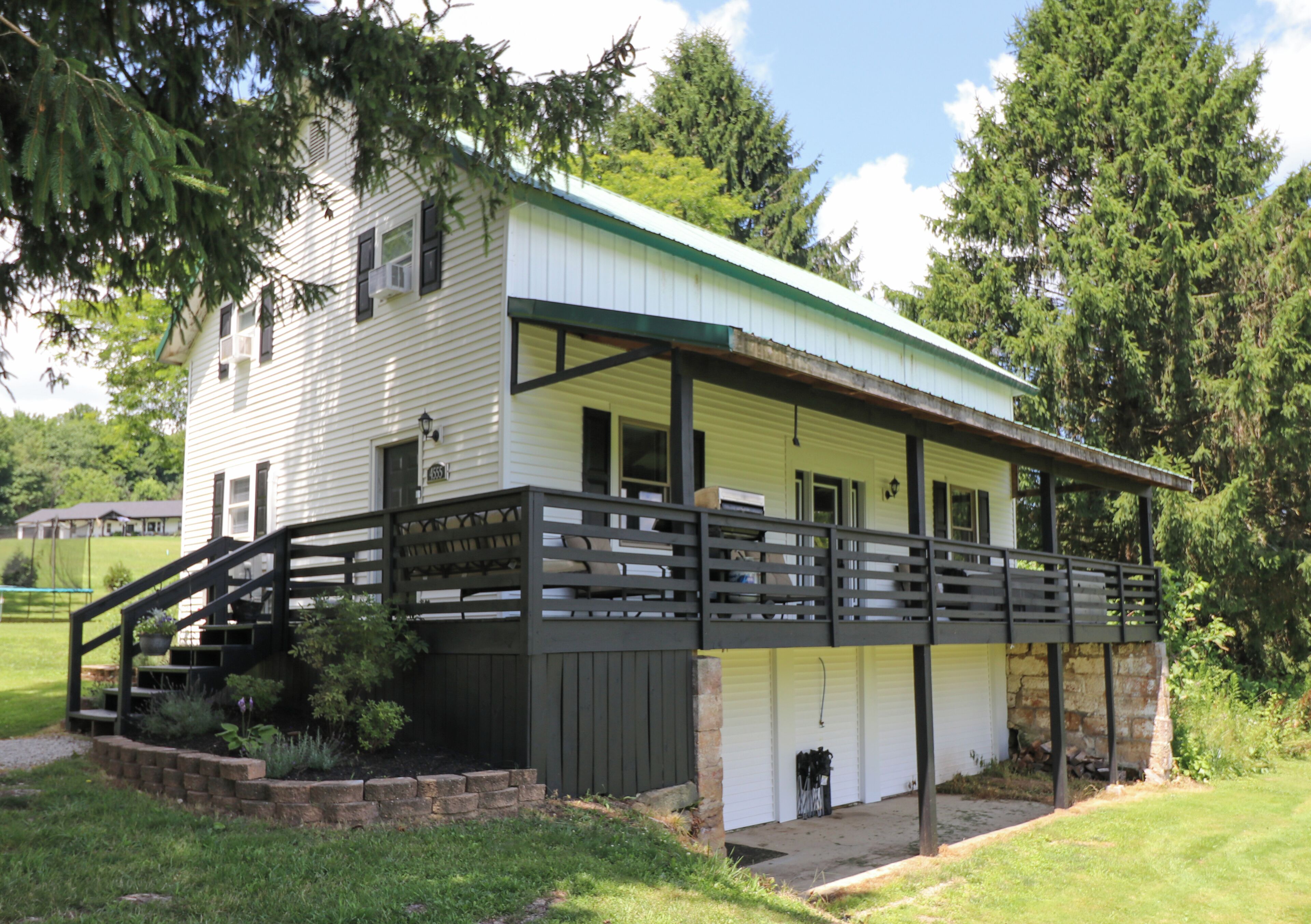 Renovated farmhouse by Mid Ohio Race Track, snow trails, access to amphitheater!