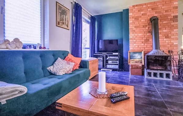 TV, fireplace, DVD player, stereo