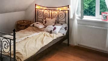 4 bedrooms, free WiFi, bed sheets