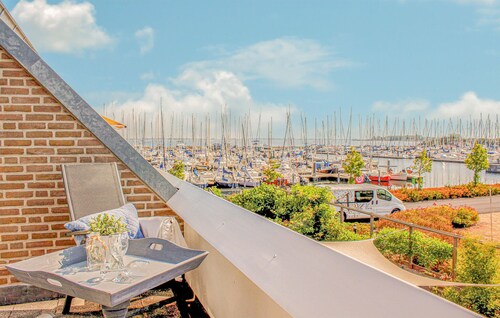 Awesome home in Bruinisse with WiFi