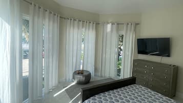 4 habitaciones, tabla de planchar con plancha y acceso a internet
