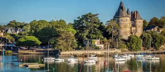 Maison au calme et ensoleillée, proche des commerces, du golf et de la mer.