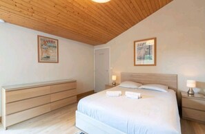 1 chambre, fer et planche à repasser, lit parapluie, Wi-Fi