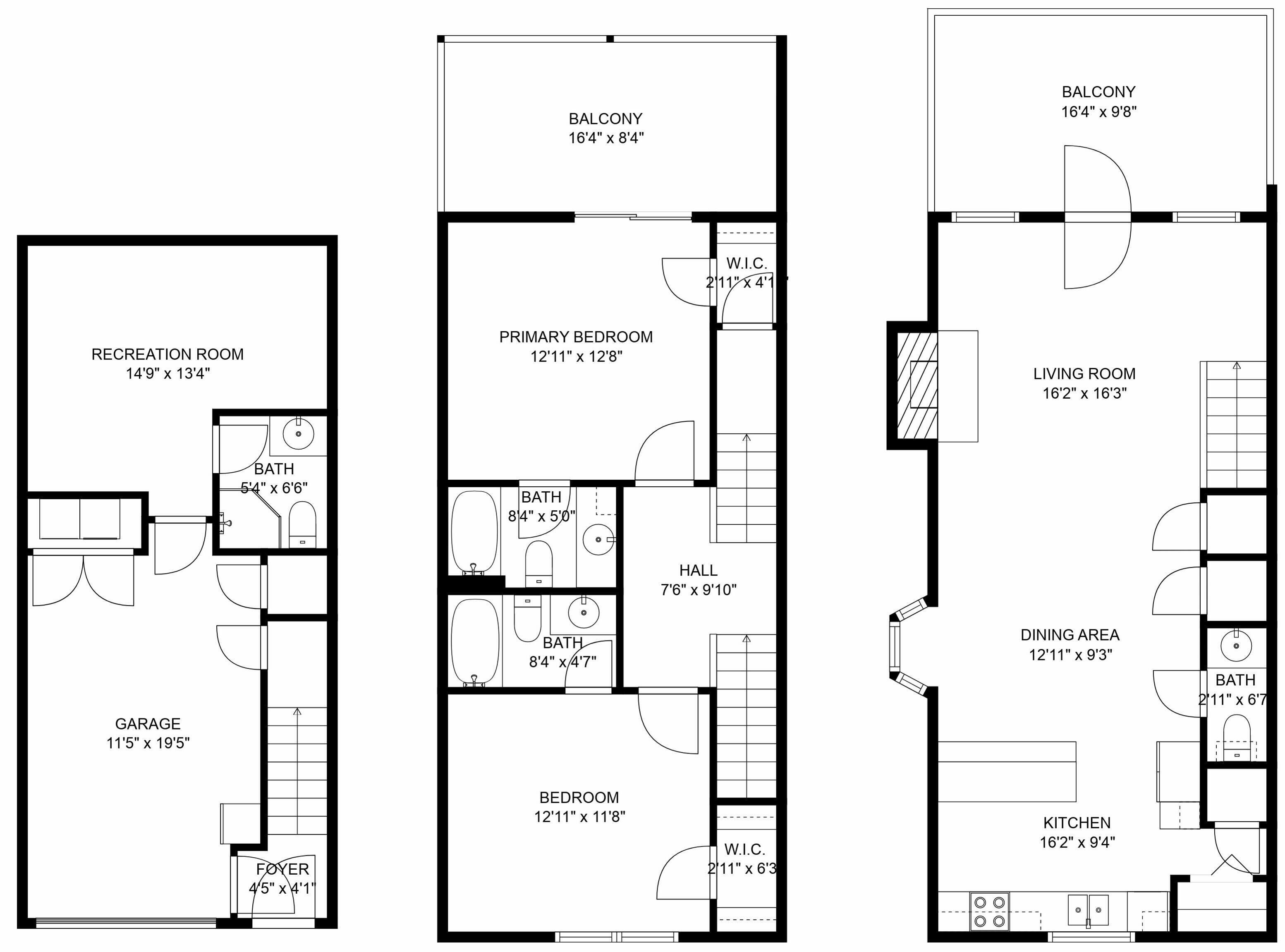 Drei Grundrisse eines Hauses mit Spielraum, Hauptschlafzimmer, Balkon, Wohnzimmer, Essbereich, Küche und Garage.