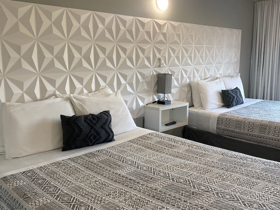 Comfort Room, 2 Queen Beds, Non Smoking, Pool Access