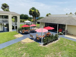 Rom – comfort, 2 queensize-senger, ikke-røyk, adgang til basseng | Terrasse/patio