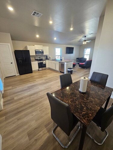 New Build- 3 Bed, 2 Bath w Garage.