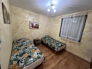 3 bedrooms, free WiFi, bed sheets - Maison Gîte Guy (Priay)