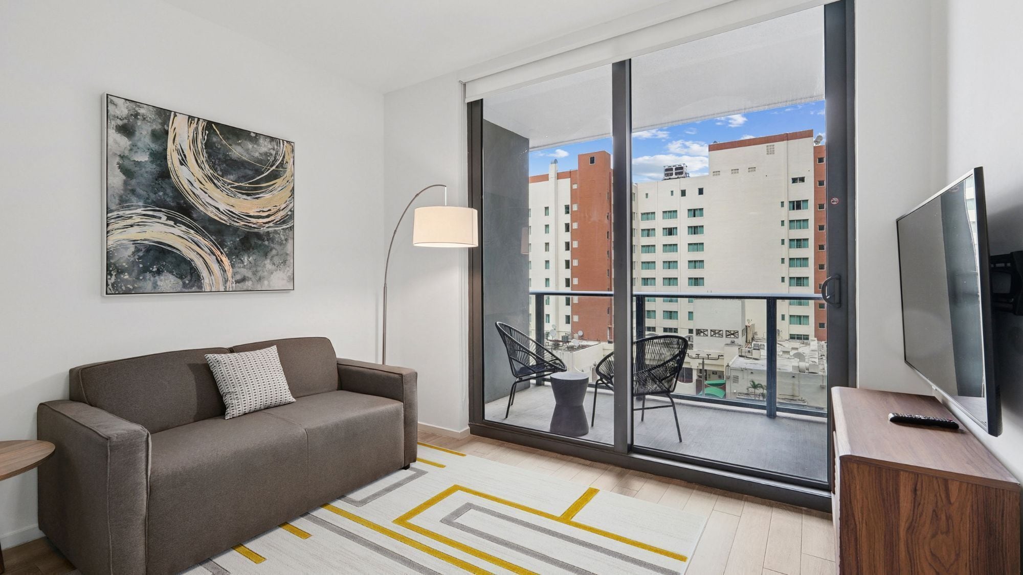 Departamento, 2 habitaciones | Área de sala de estar | Smart TV, futbolito y tenis de mesa 