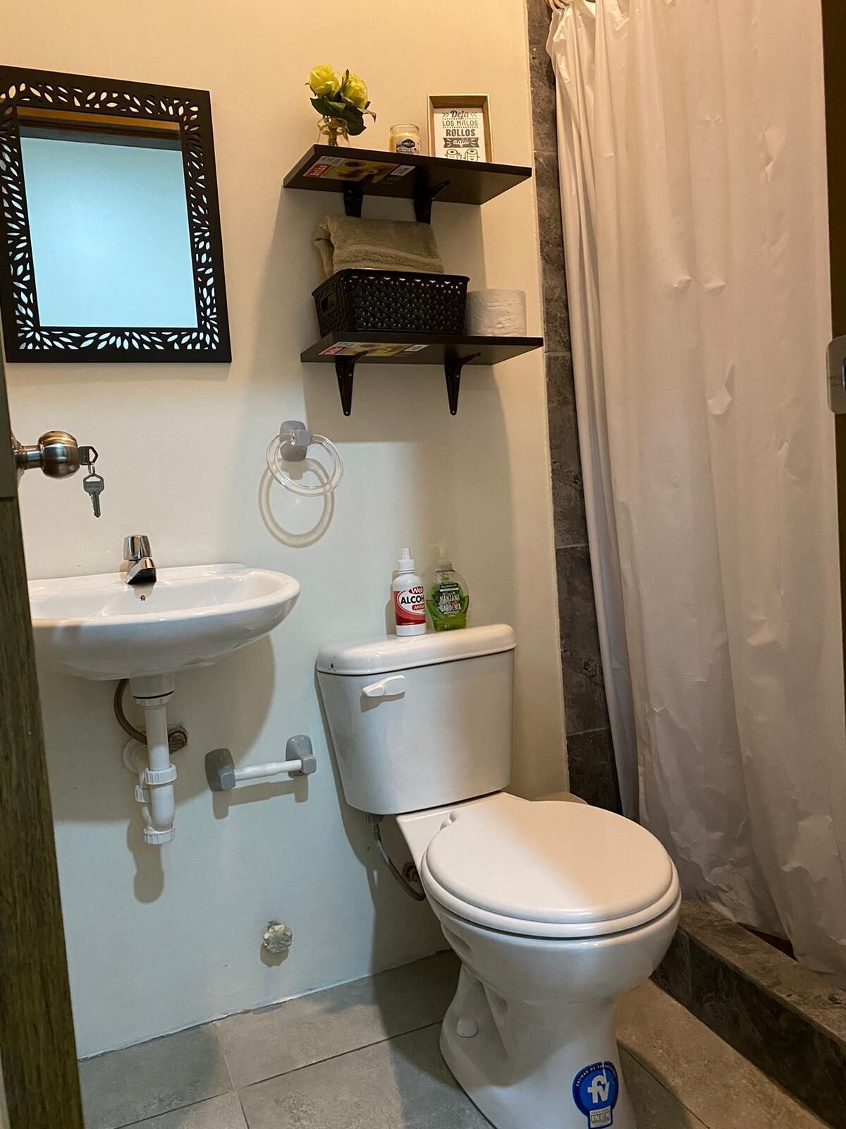 Handdukar, tvål, schampo och toalettpapper