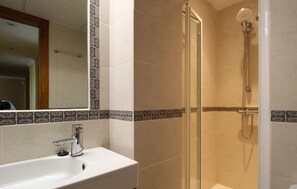 Shower - 4 bedroom pet friendly apartment in Estepona (Estepona)