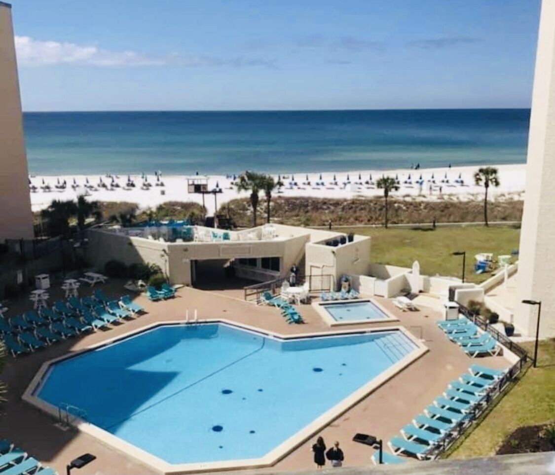 Beachfront "Lost Shaker of Salt" Two Beach Chairs Roomy Studio Condo Sleeps 4!