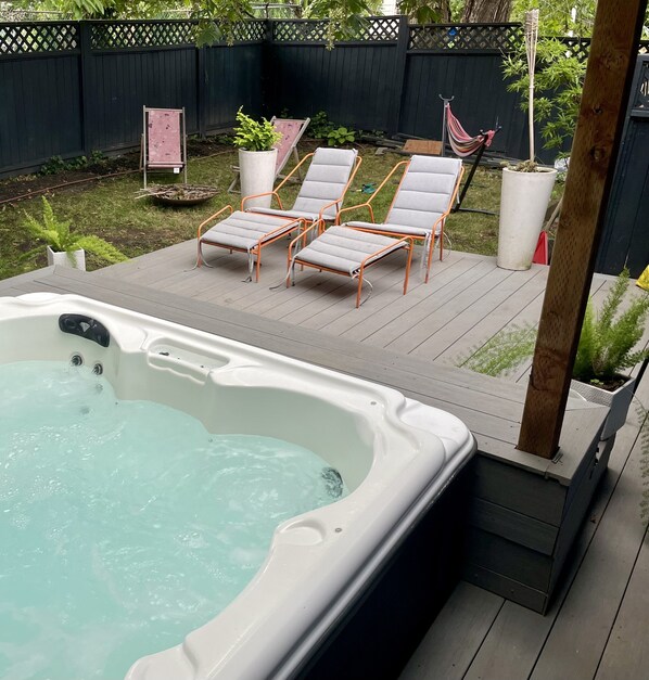 مغطس سبا خارجي