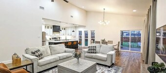 Spacious family/group stay near downtown