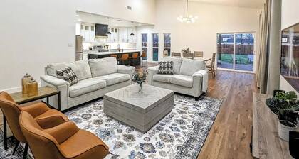 Spacious family/group stay near downtown