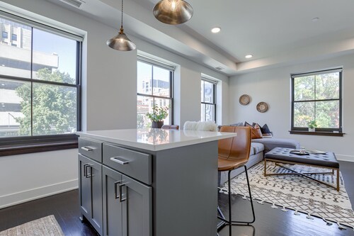 +Luxury Condo+UNL, Memorial Stadium, Arena, DTown