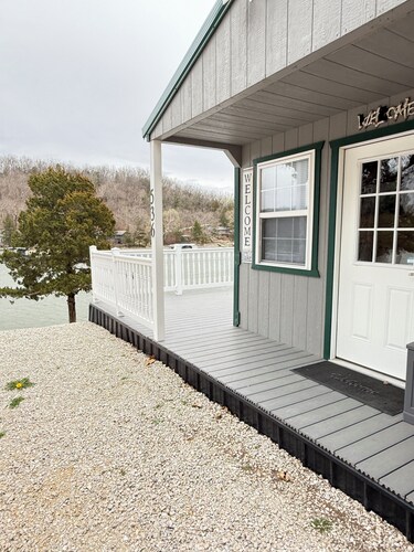 Cozy TINY HOUSE in a very quiet cove.