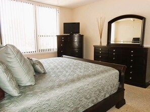 2 Schlafzimmer, Schreibtisch, Bügeleisen/Bügelbrett, WLAN