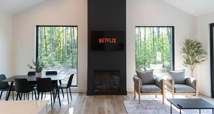 Suttons Bay Luxury Oasis W/Hot Tub & Grill