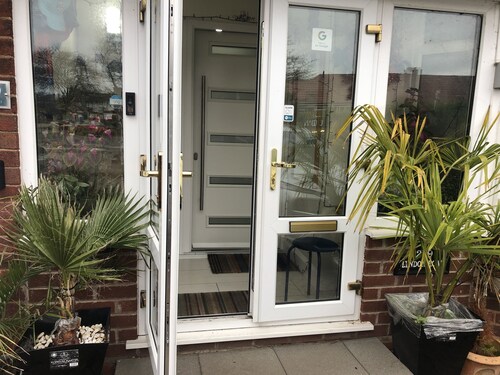 Close to Birmingham airport, NEC, Train Station, City Centre Restaurants Shops  