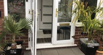 Close to Birmingham airport, NEC, Train Station, City Centre Restaurants Shops