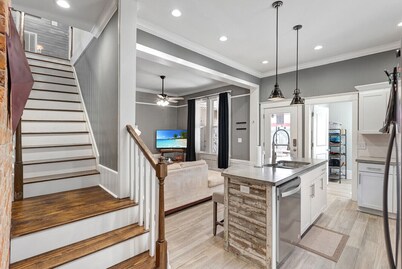 Charming Historic Home in Downtown Carthage – Walk to Coffee, Breweries & More!