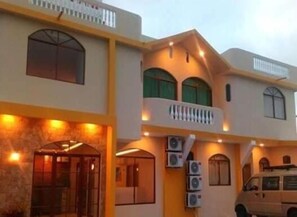 Exterior - Hostal Malania (Manta)
