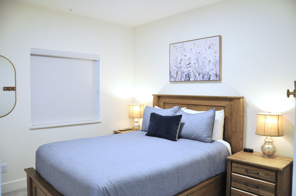 Brand New Executive Townhome with Private Hot Tub in Happy Valley The