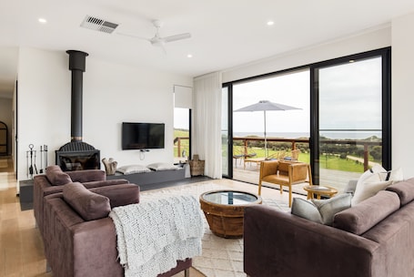 Smart TV, fireplace. Luxe off-grid beach house with panoramic views of Middle River & Snelling Beach