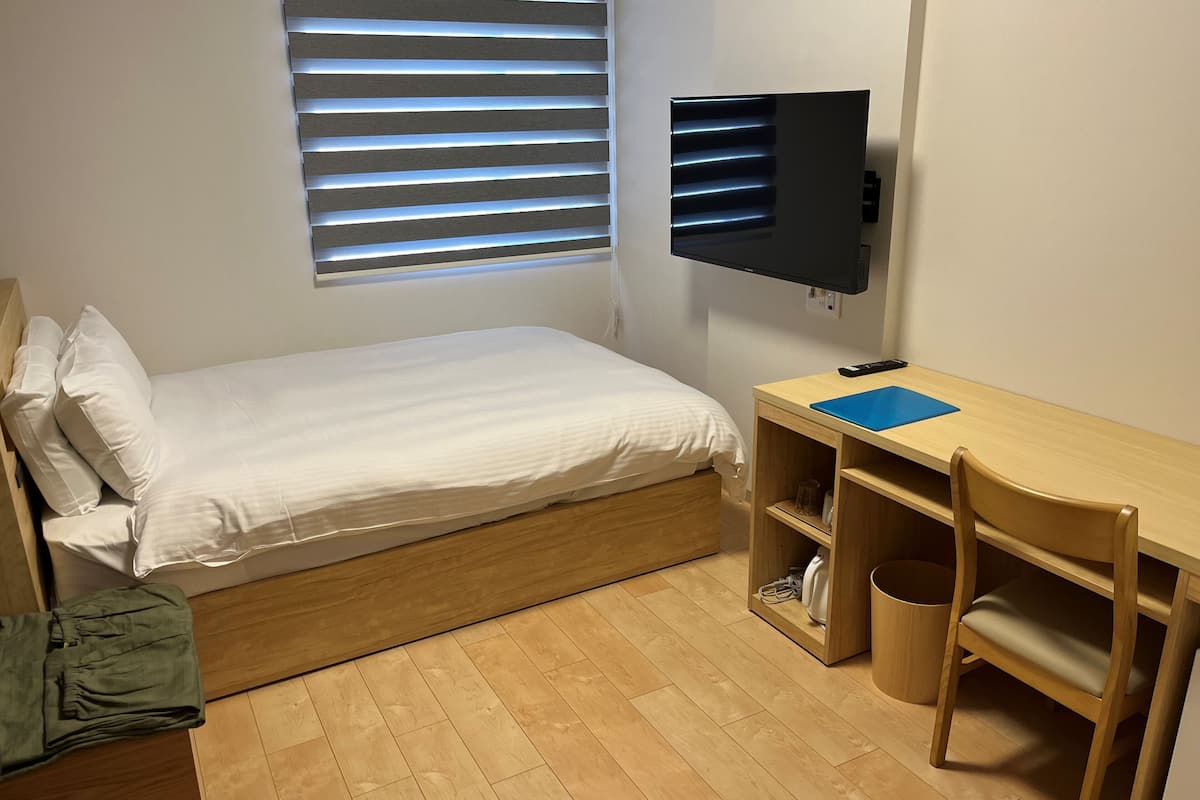Basic Double Room | Iron/ironing board, free WiFi, bed sheets