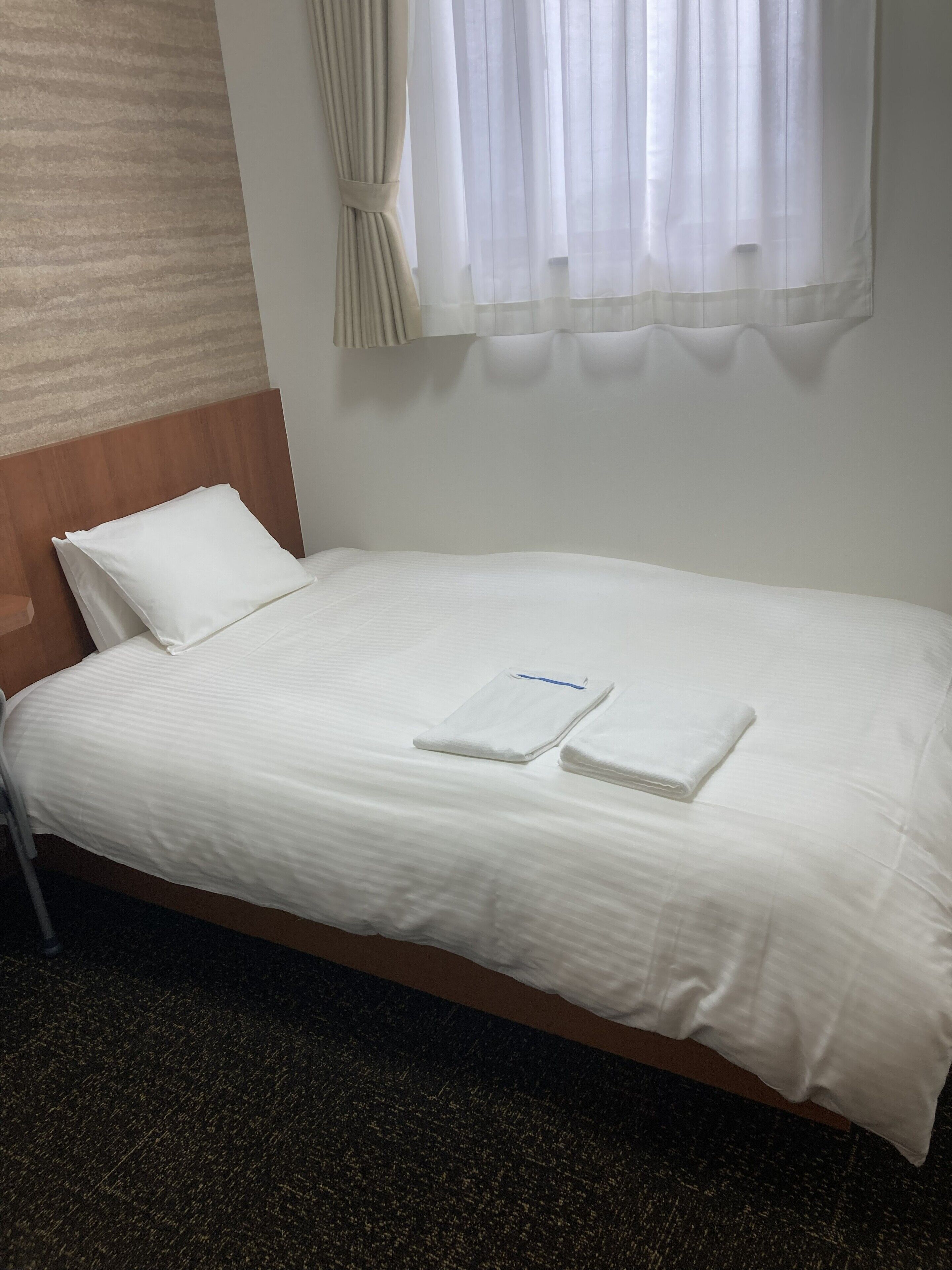 Iron/ironing board, free WiFi, bed sheets