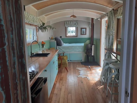 1 camera, lenzuola. Couple's Hideaway: Character Shepherd's Hut. Pet friendly.