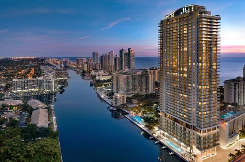 Luxury Hyde Beach Hollywood 2Bed/2Bath Florida - Sleeps 6