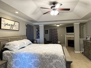 4 室のベッドルーム、WiFi (無料)、ベッドシーツ